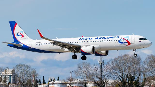 VQ-BKY:Airbus A321:Уральские авиалинии